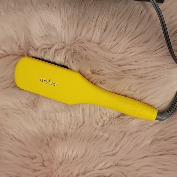 Drybar Bursh Crush- Full Size - Picture 3 of 5